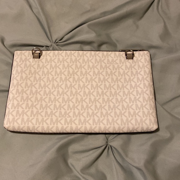 Michael kors wristlet set - Picture 4 of 4
